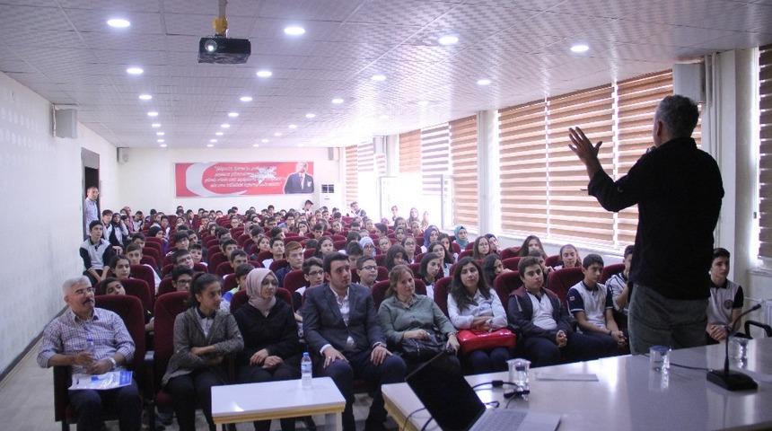 B&uuml;y&uuml;kşehir, D&uuml;nya Astronomi g&uuml;n&uuml;n&uuml; etkinliklerle kutladı