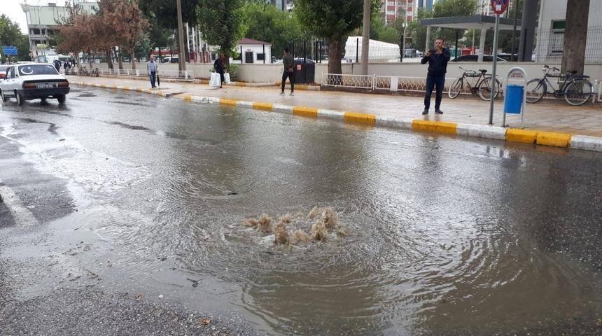 Yağmur yağışı sonrası r&ouml;garlar taştı