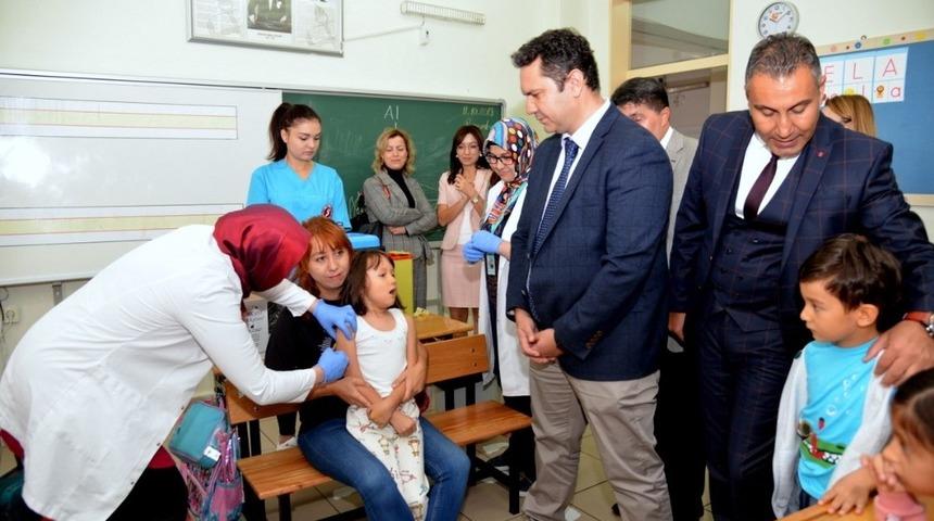 &ldquo;Okul Aşı G&uuml;nleri&rdquo; s&uuml;r&uuml;yor