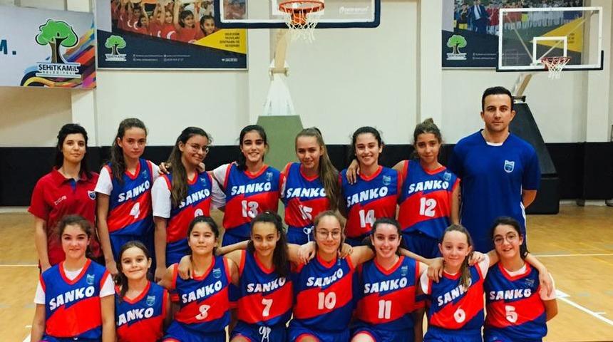 SANKO okulları yıldız kız basketbol takımı il birincisi oldu