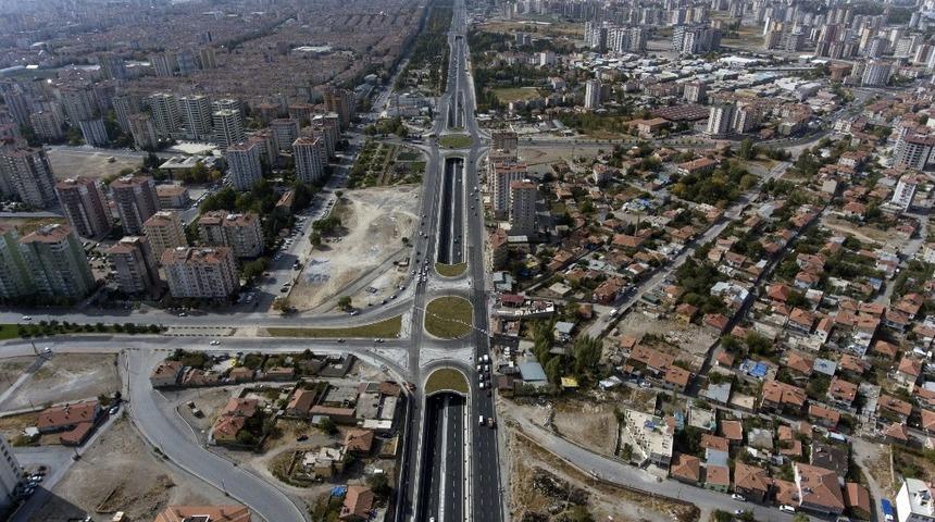 Kocasinan Bulvarı&rsquo;nda yapılan 7 kavşağa &ccedil;&ouml;z&uuml;m getiren katlı kavşakların sonuncusu da a&ccedil;ıldı