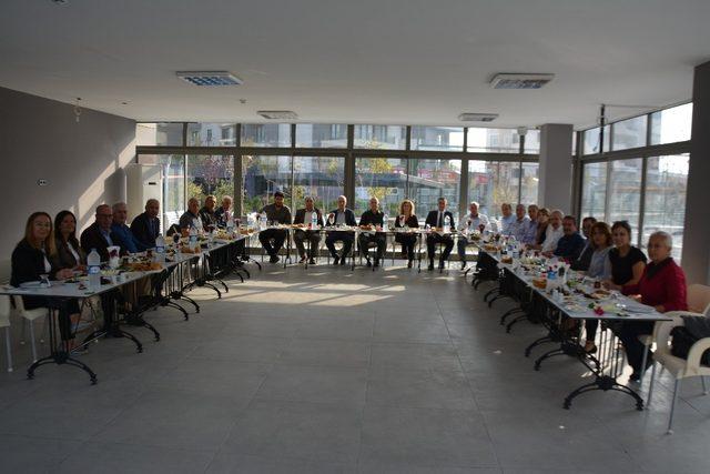 Başkan Toyran CHP Yönetimi ve Belediye Meclis Üyeleri İle biraya geldi