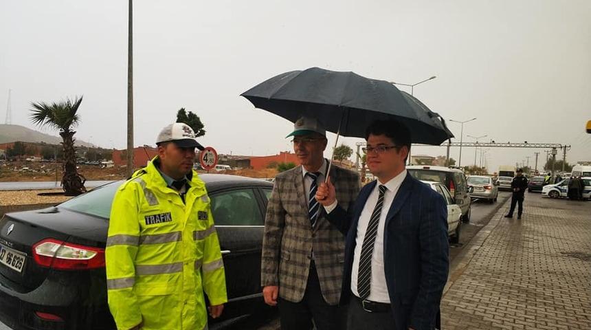 Kaymakam Düzgün’den görev başındaki trafik polislerine ziyaret