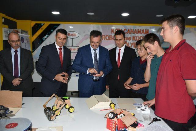 Başkan Güney’den Kızılcahamam Robotik ve Kodlama Atölyesi’ne ziyaret