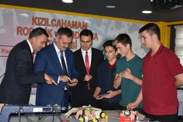 Başkan Güney’den Kızılcahamam Robotik ve Kodlama Atölyesi’ne ziyaret