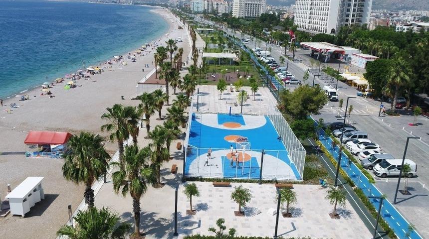 Dünyaca ünlü yönetmen Konyaaltı’na hayran kaldı