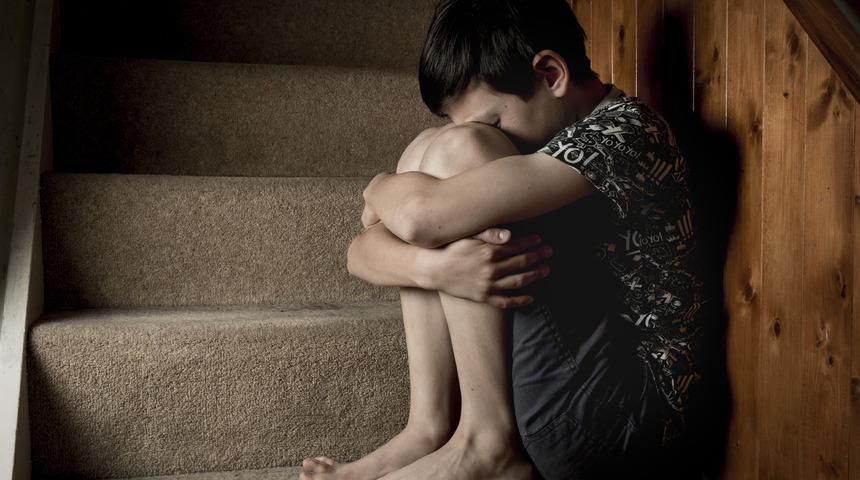 Baba-oğul iğrenç sapıklık! 16 yaşındaki gence tecavüz ettiler