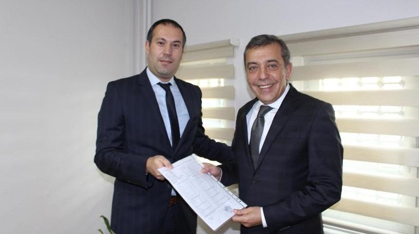 Ahmet Atam mazbatasını aldı