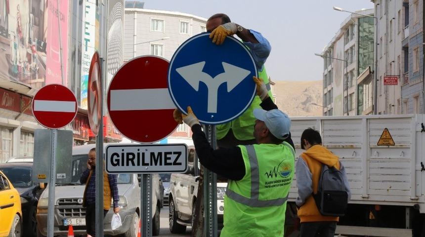 Van Büyükşehir’den trafik levhaları çalışması