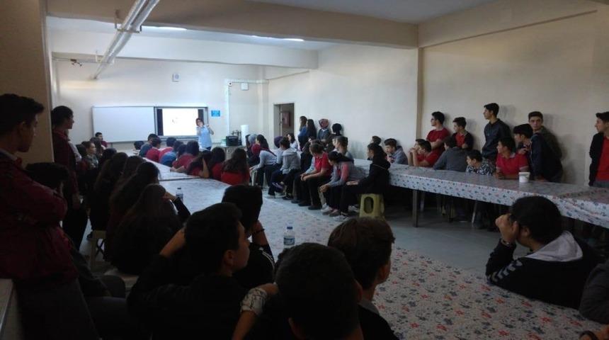 Sarıg&ouml;ll&uuml; &ouml;ğrencilere uyuşturucunun zararları anlatıldı