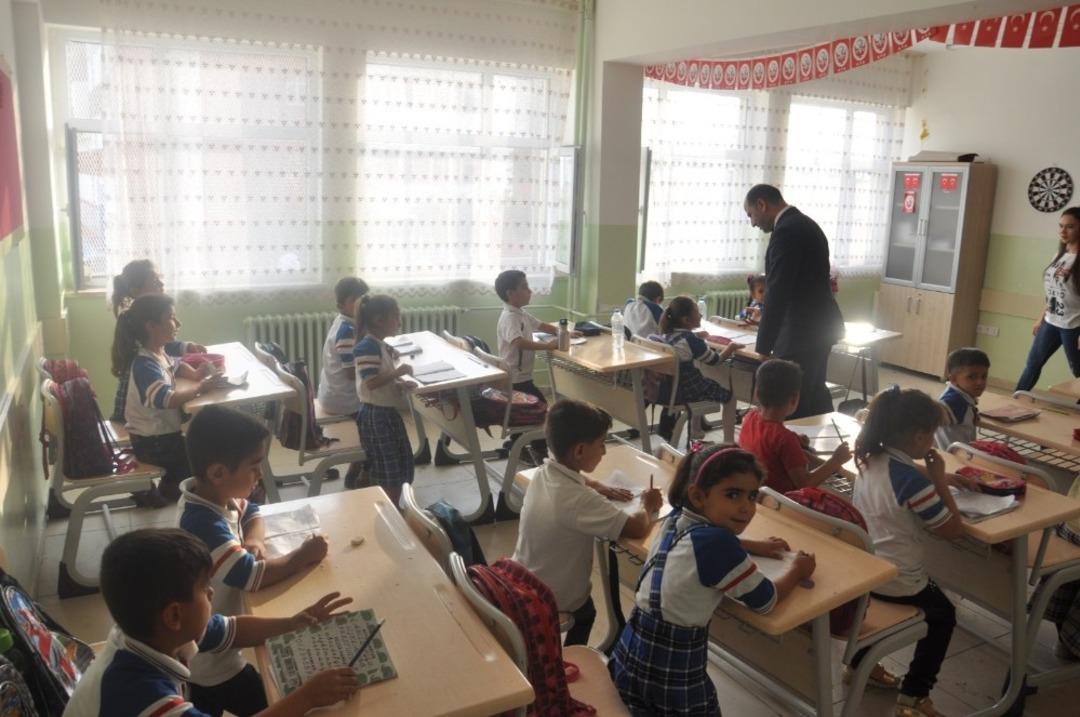 Kaymakam Işıktaş onarılan okulları gezdi