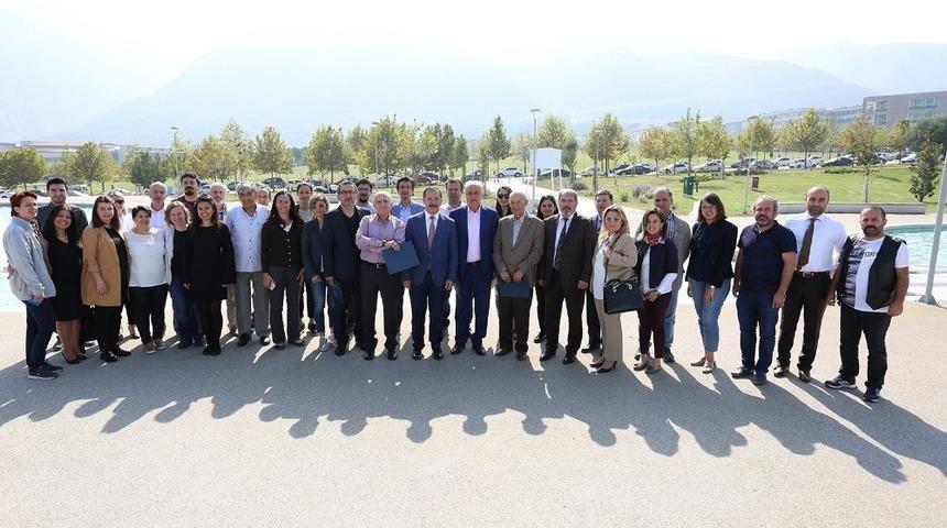 Geleceği bilimle dokuyanlara Denizli sanayicisinden destek