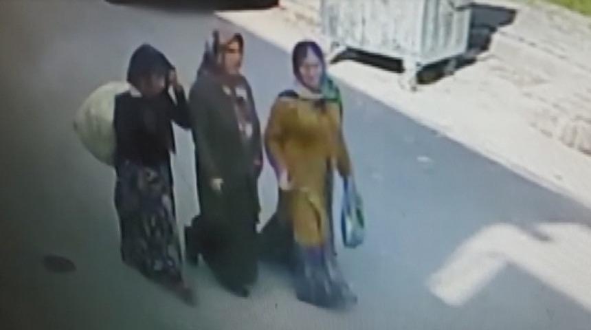 Maymuncukla girdikleri evden 25 bin liralık ziynet eşyası &ccedil;aldılar