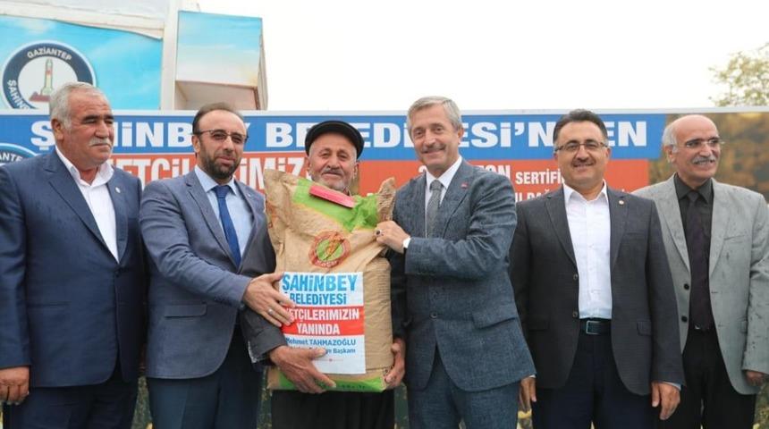 Şahinbey Belediyesi buğday ve arpa tohumu dağıtımını s&uuml;rd&uuml;r&uuml;yor