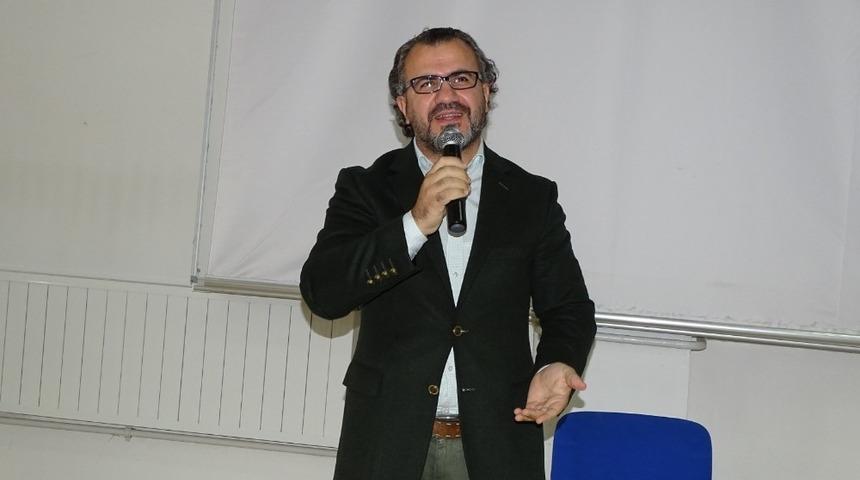 &Ouml;ğrencilere &lsquo;Bilin&ccedil;li aile, ideal gen&ccedil;lik&rsquo; konulu konferans