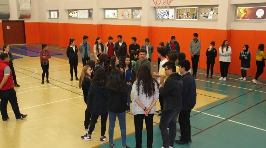 &rsquo;Psikolojik danışmanlık ve ergeni anlayan&rsquo; aile semineri yapıldı