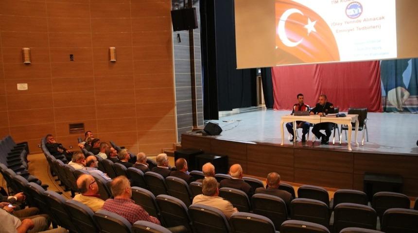 Muhtarlara &rsquo;Olay yerinde alınacak emniyet tedbirleri&rsquo; semineri verildi