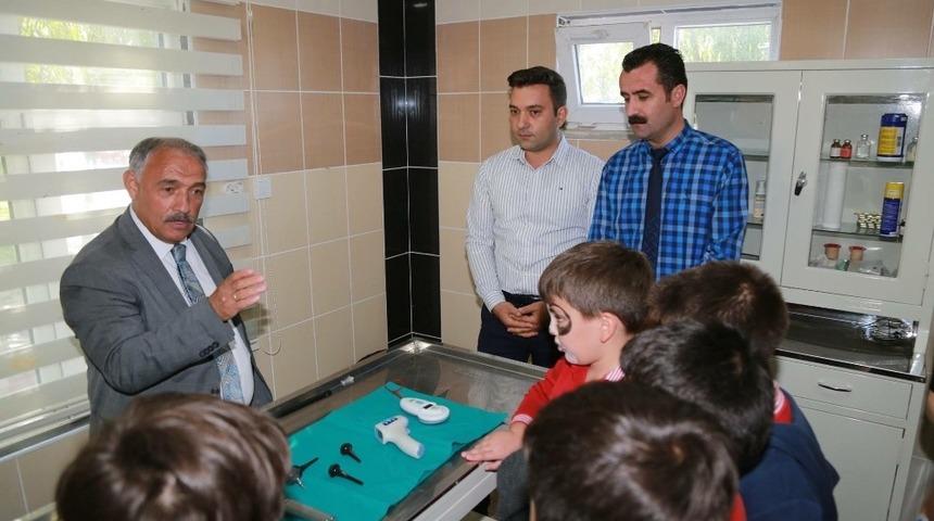 Niğde&rsquo;de sokak hayvanlarına &ccedil;ipli takip