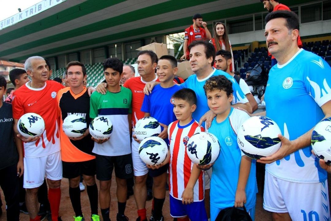 &lsquo;Futbolun Efsaneleri&rsquo; Muğla&rsquo;da