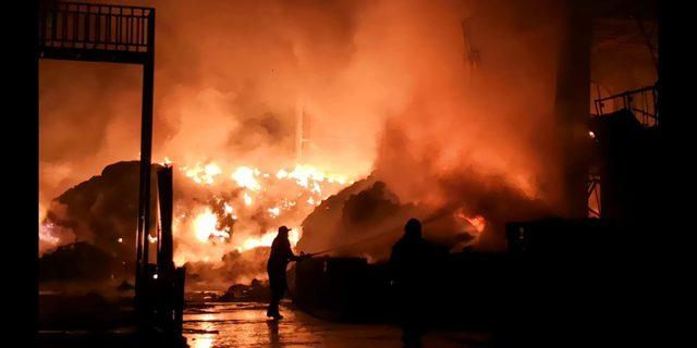 Bursa'da sanayi sitesinde fabrika yangını korkuttu (2)