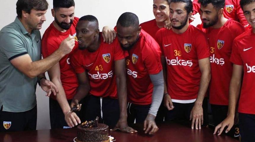 Kayserispor&rsquo;da doğum g&uuml;n&uuml; s&uuml;rprizi