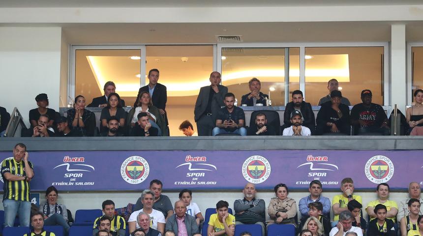 Fenerbahçe - Khimki maçını futbolcular tribünden izledi