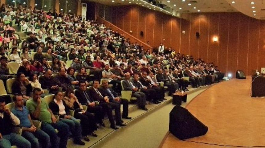 Başkan Akay; ERÜ Seyrani Ziraat Fakültesi Kariyer Günlerinde