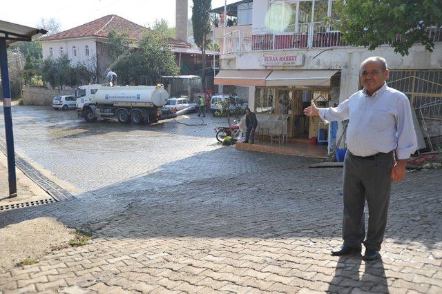 Büyükşehir Nazilli’de temizlik çalışmalarını sürdürüyor