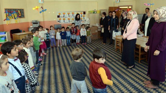 Nilgün Azizoğlu, Karayazı’da çocuklarla bir araya geldi