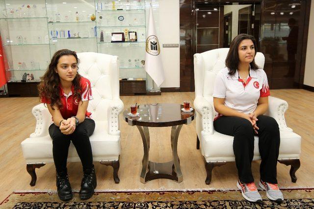 Atıcılık Dünya Şampiyonu Tarhan’dan Başkan Yaşar’a ziyaret
