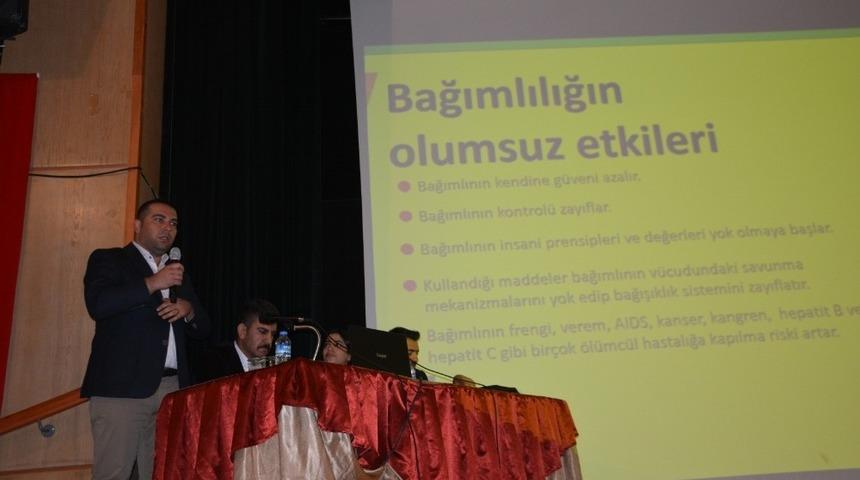 Tatvan&rsquo;da &ldquo;bağımlılıkla m&uuml;cadele&rdquo; semineri