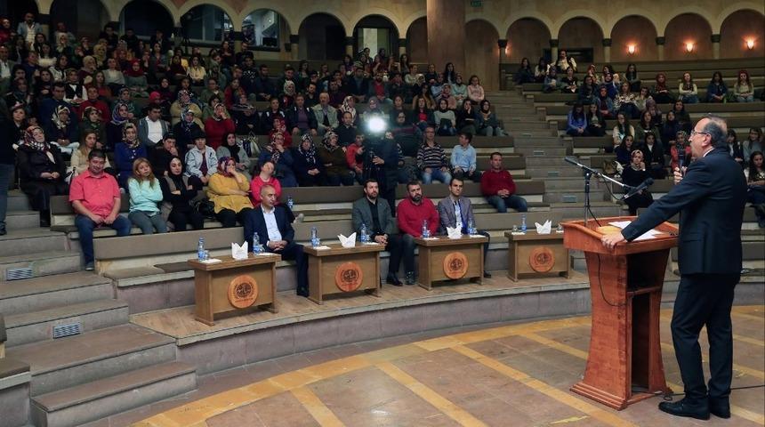 Nevşehir Belediye Başkanı Se&ccedil;en, gen&ccedil;lerle buluştu