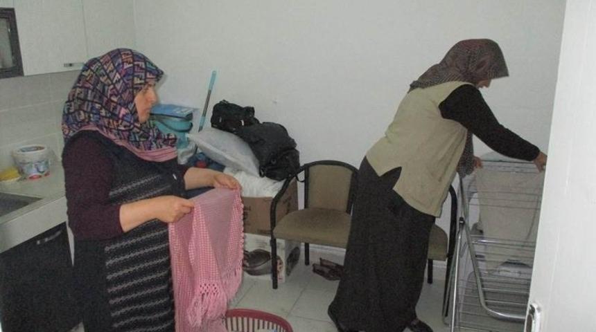 Emet&rsquo;te korunmaya muhta&ccedil; yaşlılara temizlik hizmeti