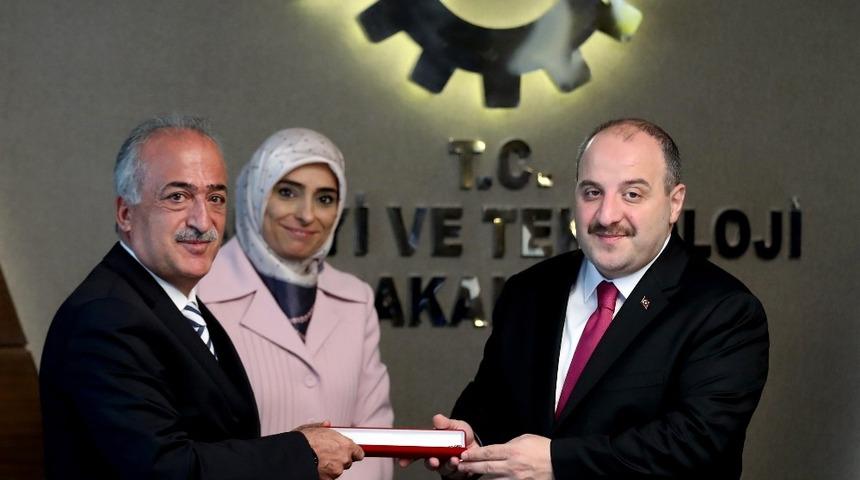 Rekt&ouml;r &Ccedil;omaklı, Sanayi ve Teknoloji Bakanı Mustafa Varank ile bir araya geldi