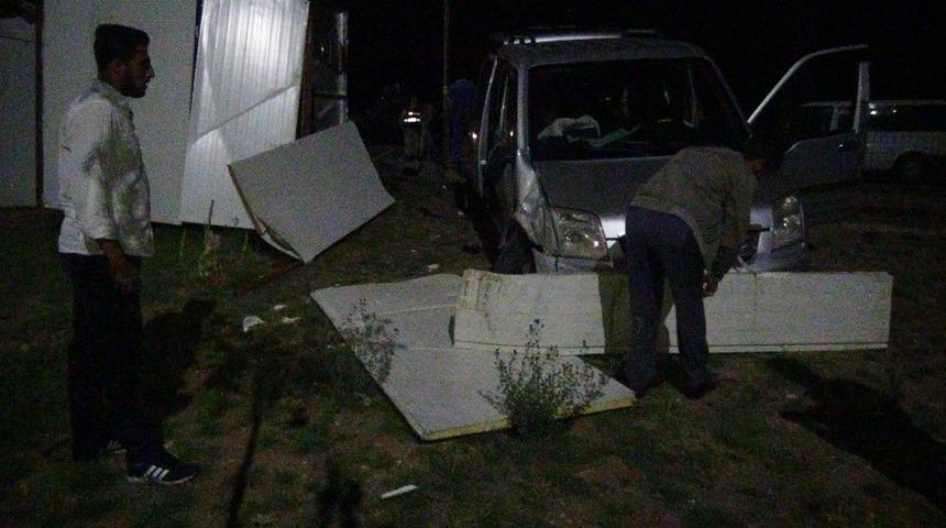 Yoldan çıkan araç mesire alanına daldı