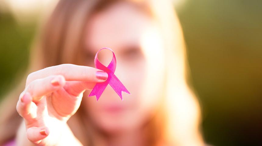 Meme kanseri belirtileri nelerdir? Şişlik ve ağrı varsa dikkat! 