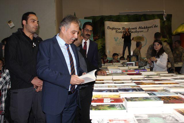 Hakkari de 101 yayınevinin katılımıyla  Kitap Fuarı  2