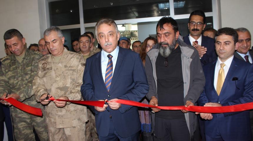 Hakkari'de 101 yayınevinin katılımıyla 'Kitap Fuarı'