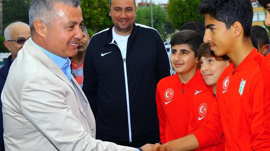 Manavgat Belediyespor gen&ccedil; yetenekler yetiştiriyor
