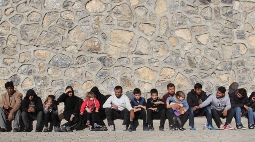 Başkale&rsquo;de 43 ka&ccedil;ak şahıs yakalandı