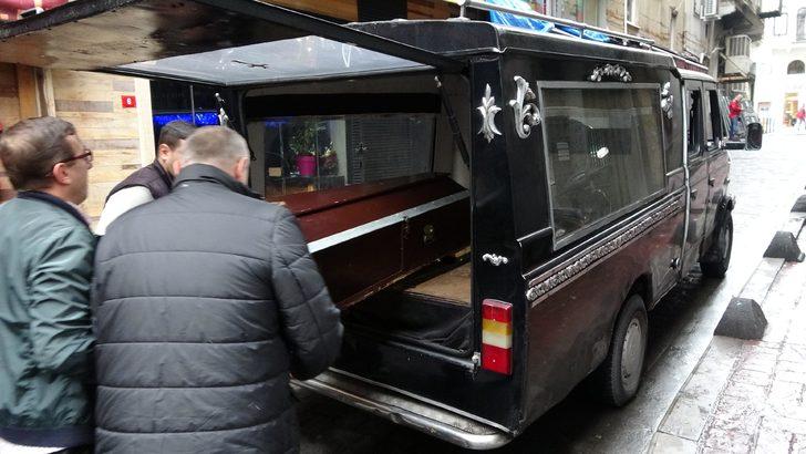 Ara Güler'in cenazesi Beyoğlu'ndaki kiliseye getirildi  G2