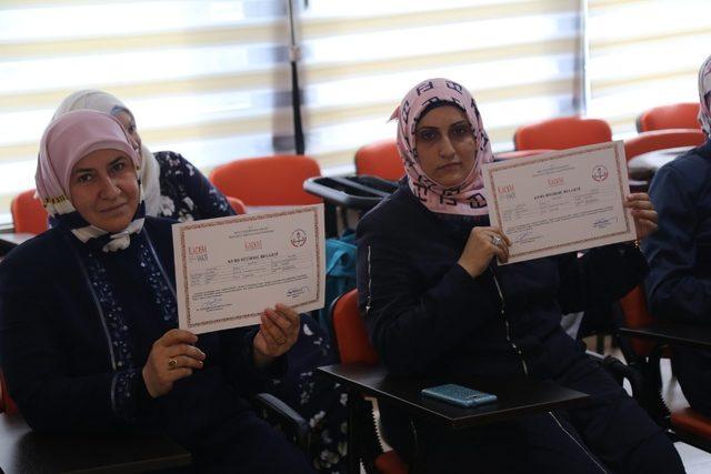 Türkçe öğrenen Suriyeli öğretmenler sertifikalarını aldı