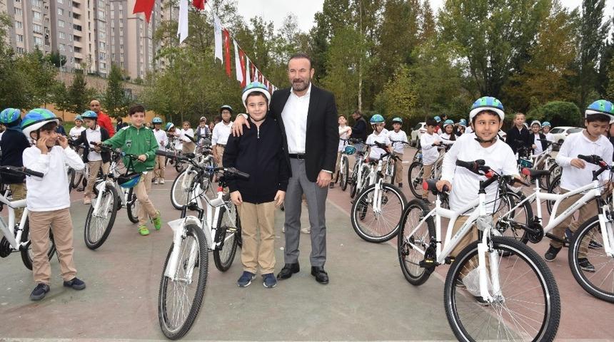 İzmit&rsquo;te bisikletsiz &ccedil;ocuk kalmıyor