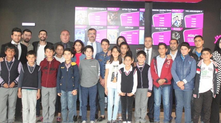 &Ouml;ğrenciler ilk kez sinema ile buluştu