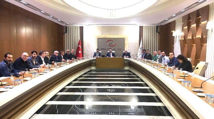 ATO y&ouml;netimi, Ulus&rsquo;ta yenileme alanı projesinden etkilenecek &uuml;yeleriyle bir araya geldi