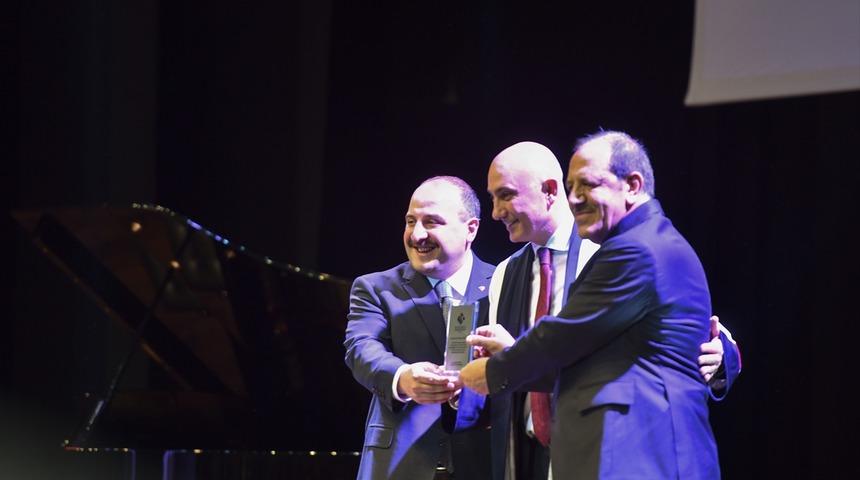 "Üretmediğimiz her teknoloji geleceğimizi ipotek altına alıyor"