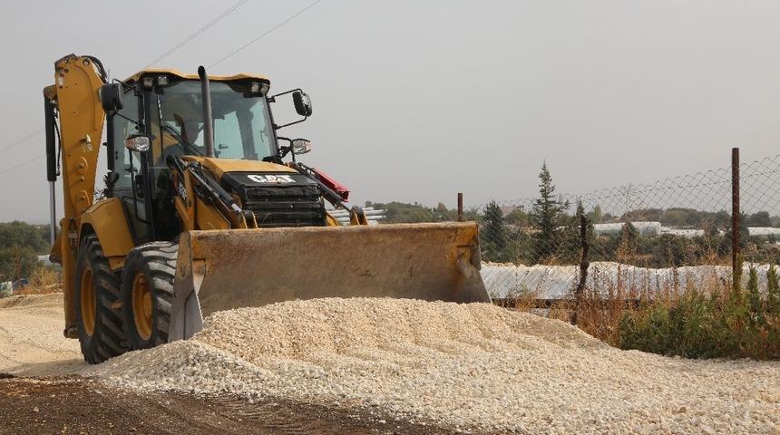 Erdemli Belediyesi merkeze uzak mahallelerde çalışmalarını sürdürüyor