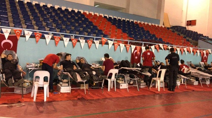 Polis okulu öğrencilerinden kök hücre ve kan bağışı