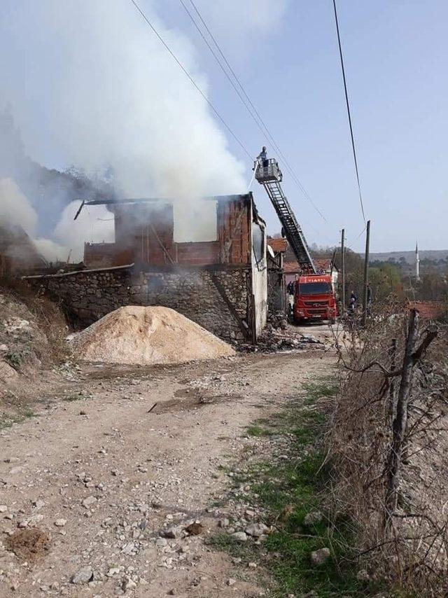 Karabük’te 2 ev yandı