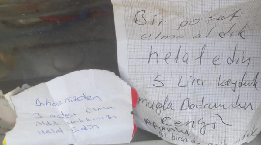 İyi kalplilik kazanacak: Yedikleri elmaların sahibini bulamayınca parayla not bırakan güzel insan